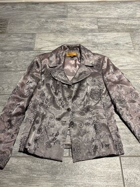 BERGAMO by EBI Women's Floral Jacquard Blazer Jacket in Mauve/Silver. Size 6